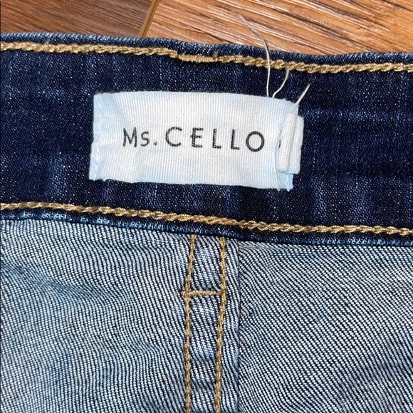 Distressed Ms. Cello Jeans - Picture 2 of 3
